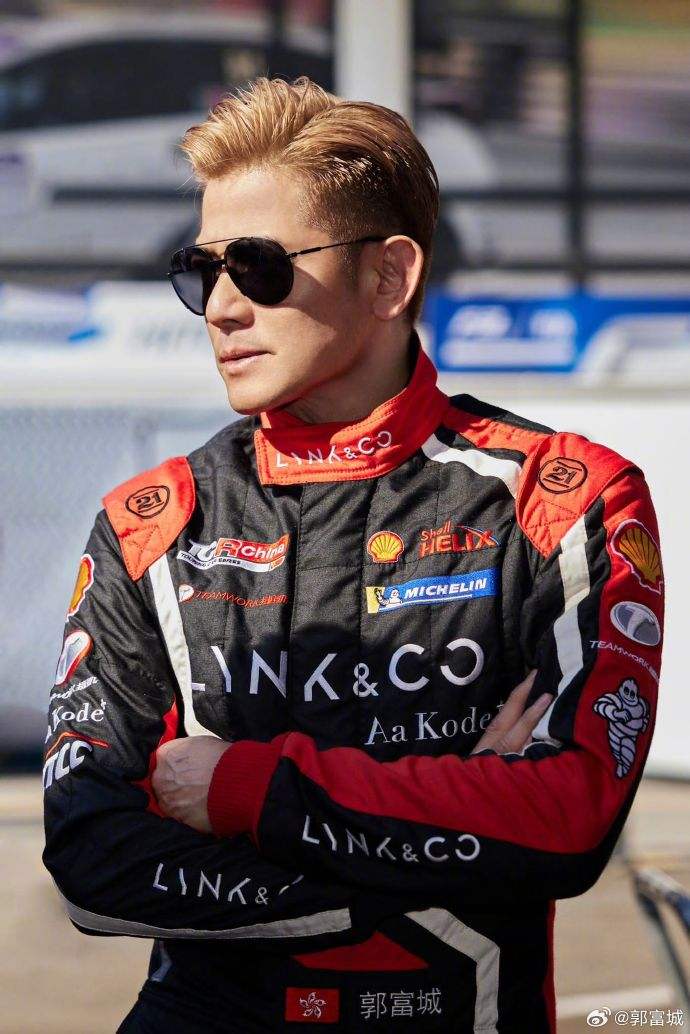 郭富城回应撞车退赛：我已经尽力去把控（郭富城开车撞人叫啥电影名）
