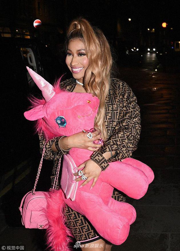 麻辣鸡与男友将在80天内二次领证:婚礼有时间再办（麻辣鸡结婚了 新闻）