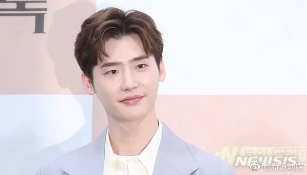 李钟硕积极扩大公司规模 旗下新签约两名男演员（李钟硕签约的公司）