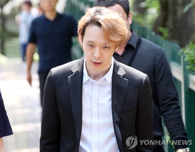 朴有天四位辩护律师全部辞职 被女子起诉涉嫌性侵（朴有天个人简历）