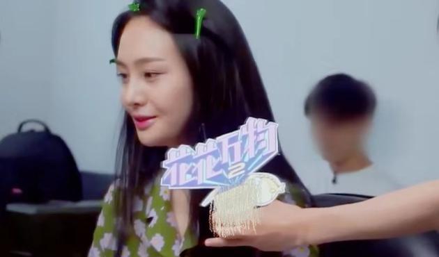 郑爽笑称不喜欢拍戏：拍戏就不能吃好吃的了（郑爽不喜欢做演员）