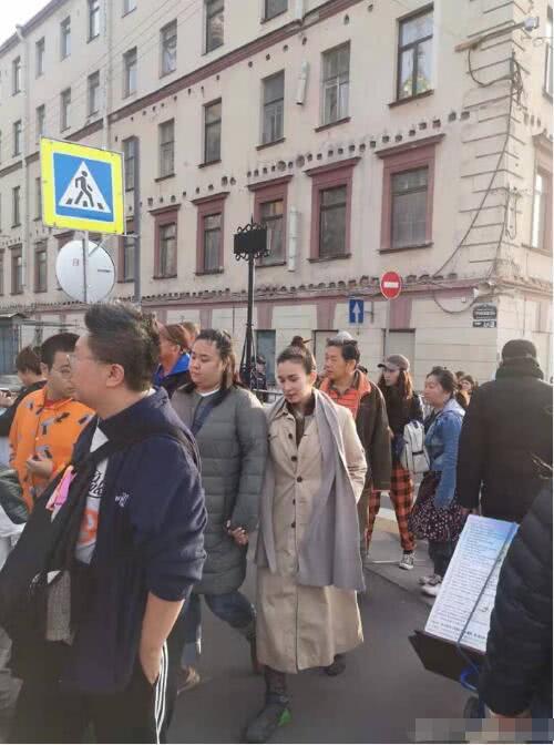 卢靖姗出国拍戏自曝多次受伤 坚持拍摄敬业满分（卢靖姗现状）